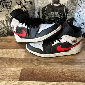 2020 AirJordan 1 Mids Black Chile Red Sneakers 554724-075